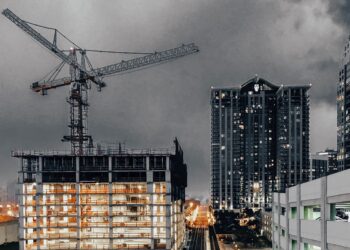 Construction crane