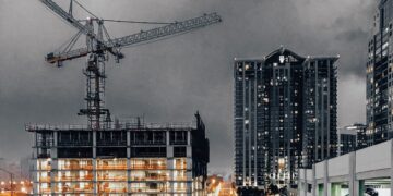 Construction crane